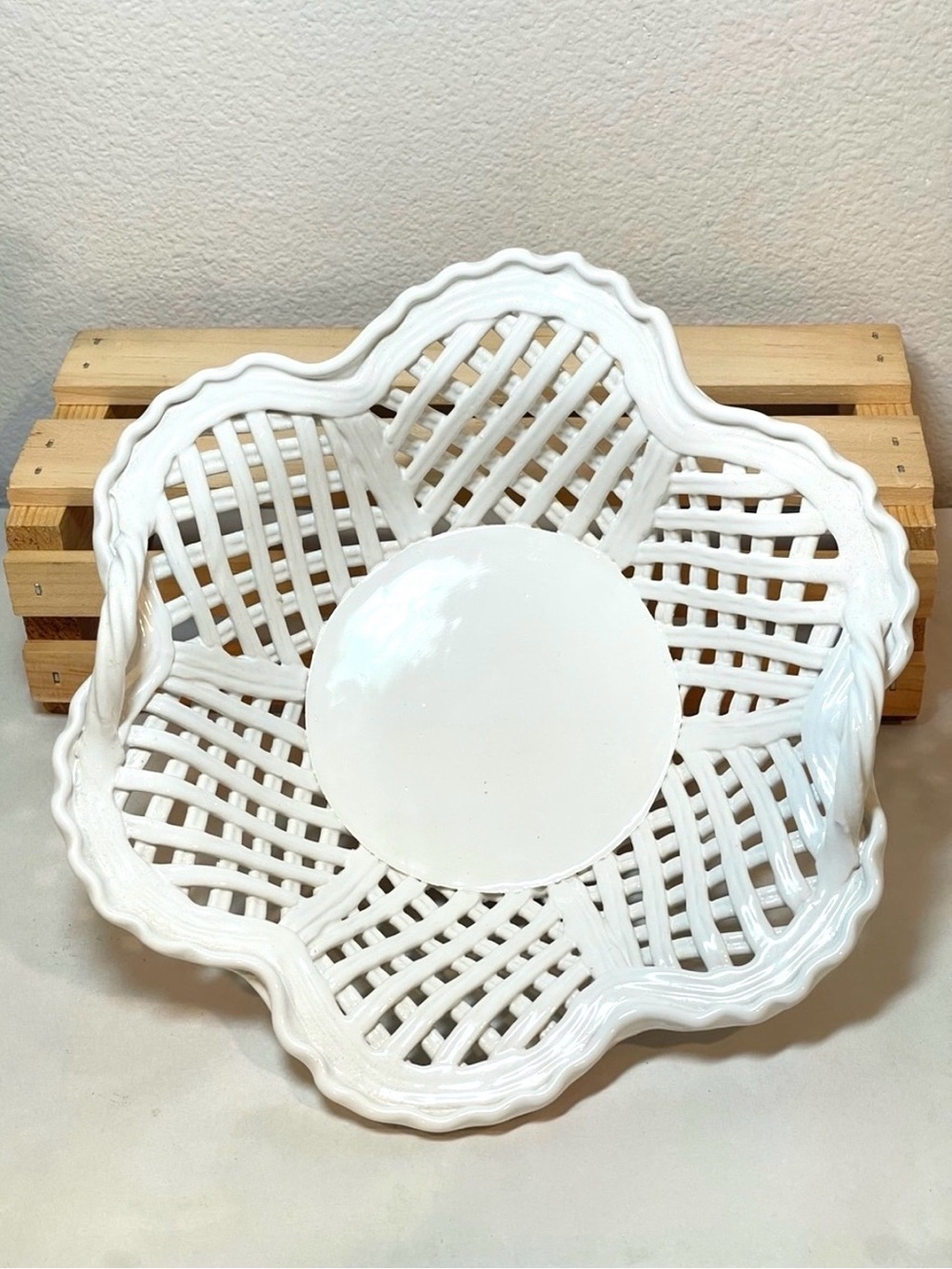 Savoir Vivre White Ceramic Lattice Serving Bowl w Handles | VTG | MCM | EUC